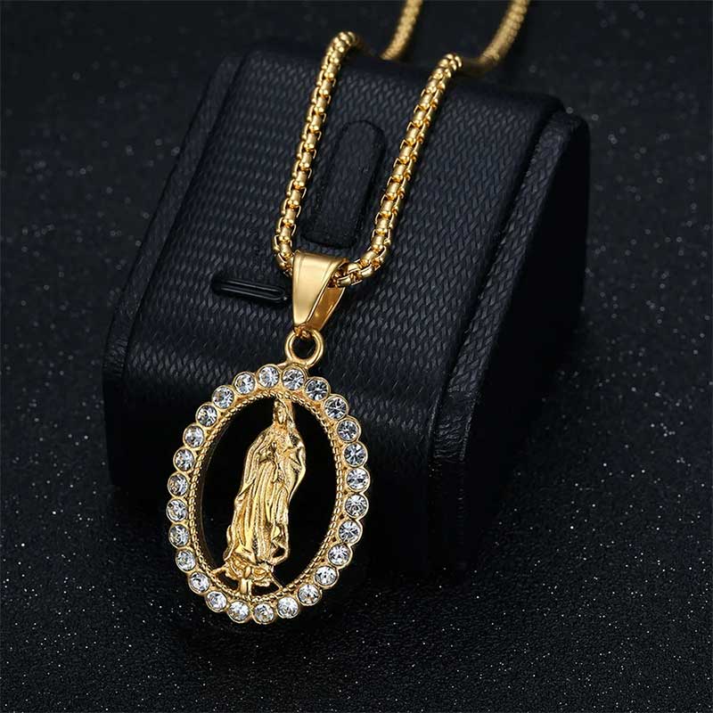 El accesorio perfecto para esta semana santa - Collar Virgen María con cristales